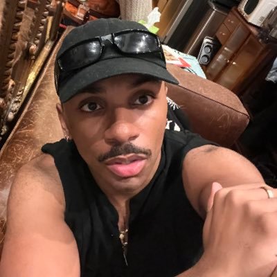 adonismichaeI's profile picture. a poetic sensibility 🦂