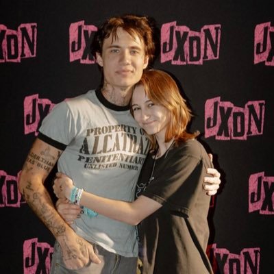 kiku4891's profile picture. 𝐵𝑇𝑆 𝐴𝑅𝑀𝑌 💜 𝑚𝑎𝑘𝑒 𝑠𝑢𝑟𝑒 𝑦𝑜𝑢𝑟 𝑓𝑟𝑖𝑒𝑛𝑑𝑠 𝑎𝑟𝑒 𝑜𝑘𝑎𝑦🧷 I’m just a girl who loves concerts, punk music, movies, DIY and traveling📼🕸️🎸