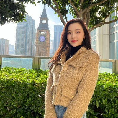 I am a woman who loves to explore new things and is always positive and optimistic about life.#food
#travel
🚫 porn