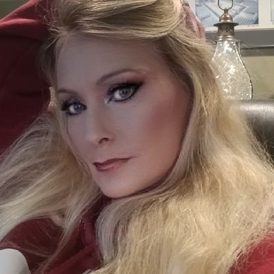 UnlikeNEother's profile picture. Kind, adventurous, and creative, and yup...smart too. I love animals, babies, and things that sparkle.