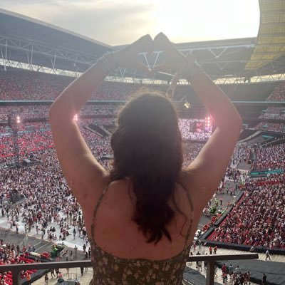 mirrorballfan13's profile picture. oh hi :) shining just for you. (20)