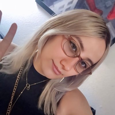 Streamer & Software Engineer | Tinkerer | ADHD | Lesbian | Former Co-Owner of @luminescentteam 🖤 trans rights are human rights
