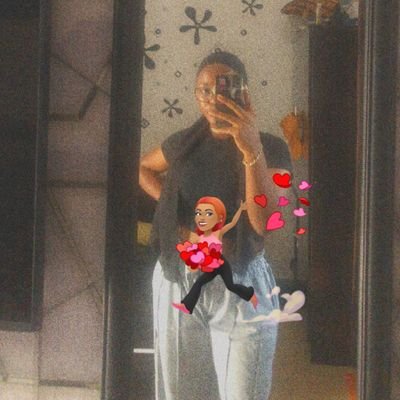 Ayo_teti's profile picture. got a weird love for the moon 😒🤭
i let my face do the talking 🤫 🦅😍