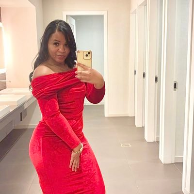 A Queen of confidence & luxury. I command a lifestyle as fine as the diamonds I deserve. Spoiling Me isn’t optional—it’s an honor💋 $33.33 to speak💋21+