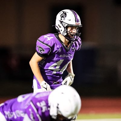 Park hill south 2028 | 5'7 160 lb LB | 3.8 gpa | 23 inch vert | 195 bench | 185 clean | 295 squat | contact 816-379-2700 hank.blackwelder@gmail.com