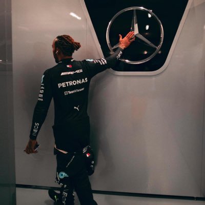 Patissierdujeu's profile picture. J’ai qu’une équipe, toujours la même. Un mec du bar.