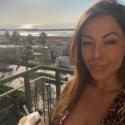 Claudia097541's profile picture. Short trip let's enjoy it gradually until it fades away