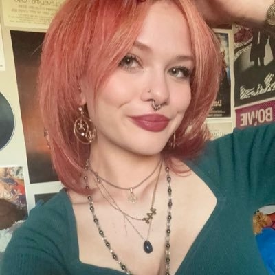 zoeanaleigh's profile picture. (she/her) • |-/