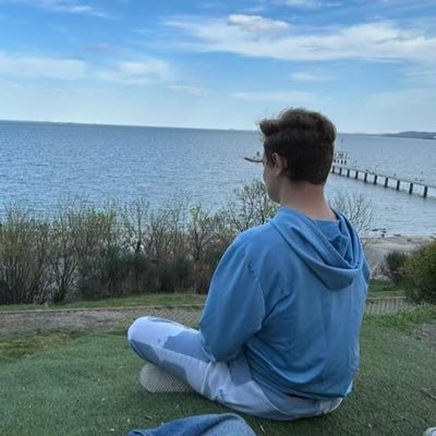 AntoanSlavov's profile picture. Soy de Bulgaria me encanta escuchar música. Mi cantante favorita es Tini. Me encanta ver películas y series fantásticos y de terror. Me gusta mucho leer.😌