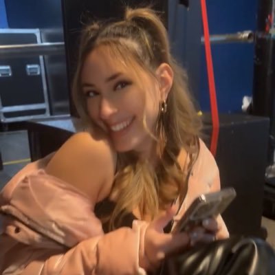 Ari_Unhinged's profile picture. utterly unhinged🫶🏻💋