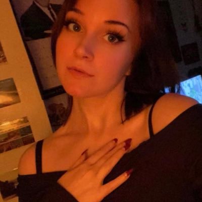 hauntedarling's profile picture. insufferable sweetheart !