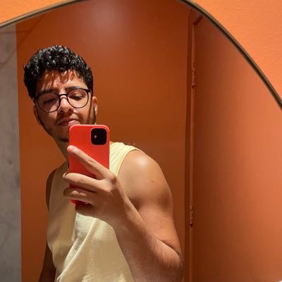 Eu nao fiz twitter para falar com artista. Quando quero falar com eles, eu pego o telefone e ligo. Fiz o twitter para falar com vocês