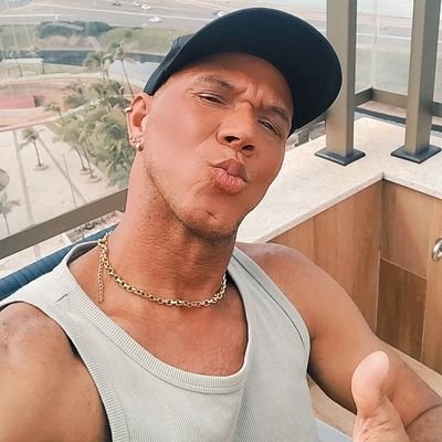 Minha idade ñ define minha maturidade, minhas notas ñ definem minha inteligência e as fofocas que fazem de mim ñ definem quem eu sou. 👿👿👿👿