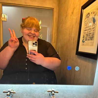 SoCal ☀️ // Swiftie 🫶🏻 // Cat Lady 🐱 // Libra ⚖️ // 💖💜💙// (she/her)