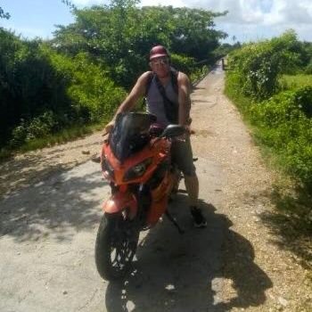 SOY 100 % CUBANAZO,
vivo en Santa Clara
la ciudad del Che, d
PATRIA O MUERTE VENCEREMOS! Y zurdo d nacimiento.