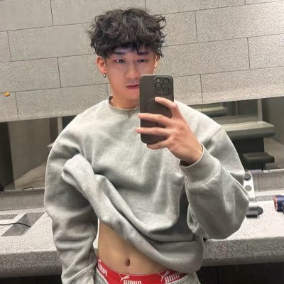 一个不太正经的男主播 #深圳单男 #性癖是多人群p #不交友 #不卖任何东西 #啥都不卡没标签 V🚪288过滤傻波一