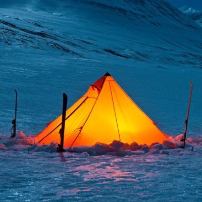 ziyoudexu's profile picture. 通向外婆家有布满绿荫和缤纷春花的一条小径，路上，唯有漂向春暮的暗香和白若胜雪的梨花迎接着远道的客人。