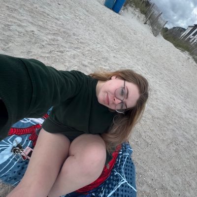 bwlngbllsndwch's profile picture. literally the pope