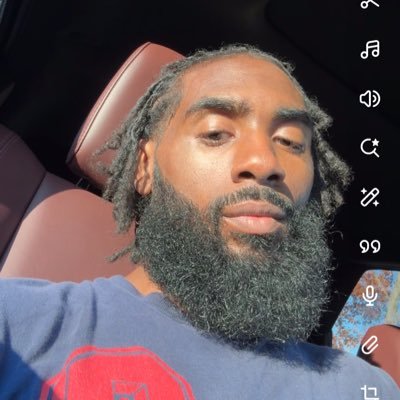 dtownwillie's profile picture. married