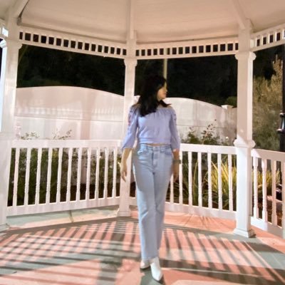 _olvera21's profile picture. “Me entenderás... Cuando te duela el alma como a mí”. ~ Frida Kahlo | BA Spanish 👩🏻‍🏫 | CSUSM | Music is life 🎶 | 🐶🐱🍂🍁🌿🌳🌴🌹