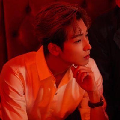 monamima's profile picture. 23 l reading account | mentally unstable girlie 🧍