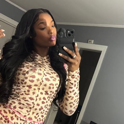 Business Owner 👩🏽💼 IG @OVERIT.GOLD Medical Assistant 🩺 Girl Mom 🎀/ Cheer Mom 📣 Wife to be 💍