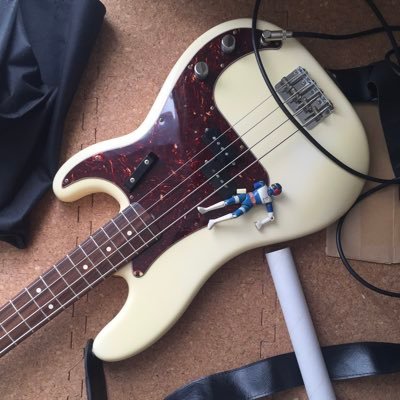 bass_motoffice's profile picture. 時にベースを弾くことがあります。 _________________サポート:madoromi