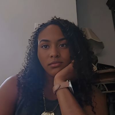 SianiMontgomery's profile picture. 🌟 Just hanging out 

 ⛔️ No DMs
