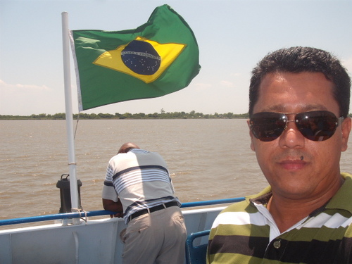 Pastor da Renascer, filho desta visão maravilhosa;Filho, Esposo,Pai.Trabalha no grupo Wal-Mart Sam's Club,vivendo completamente o ano de Daniel