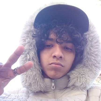 chico de 22 años buscando encuentros con parejas o chicas
