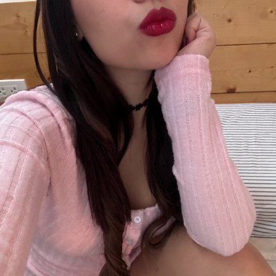 Idaho born & booty blessed 🍑
I flirt harder than your ex lied.
Page is FREE like my mouth when I’m bored 👇