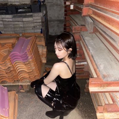 y3vvs's profile picture. whale store employee