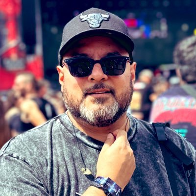 carlosdavidenx's profile picture. Me pagan por hablarle a un micrófono