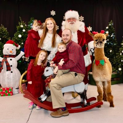 BrennaCiereck's profile picture. Canadian Mom 🇨🇦