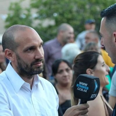 maxi_siri's profile picture. Politólogo devenido en comunicador.
Comunicación y Política.