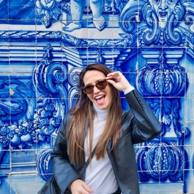 IsitaBrito's profile picture. En la 🌏 hacen falta personas que trabajen + y critiquen -, construyan + y destruyan -, q digan mejor ahora q mañana. Psicóloga🇺🇸, maestra🇪🇸, entrenadora🎾