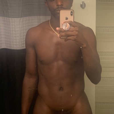 29/Bi Aquarius ♒️What you see here is the side of me you can’t find anywhere else😏