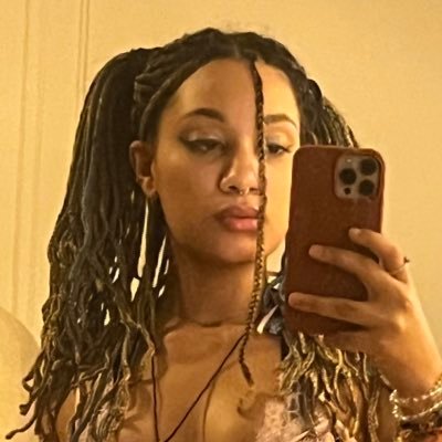 21| Bisexual Findom Brat| Ebony Priestess | Sadist| Owner| Degrader| Step into the queen's world, but only if you dare👸🏽⛓️😈 $queenminx123| NYC