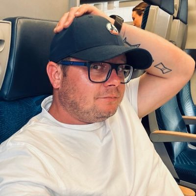 JulienDBM's profile picture. "Architecte de nuits enchantées, je tisse des ambiances magiques où chaque fête devient un rêve éveillé."🪩📩 : Juliendebeaumarche@gmail.com