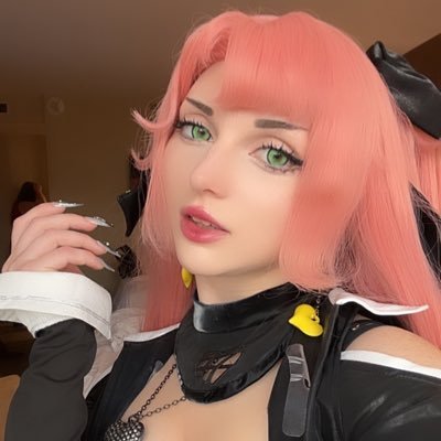 Hololive & Vtuber fanatic ₊˚⊹♡ Cosplay Model•Artist