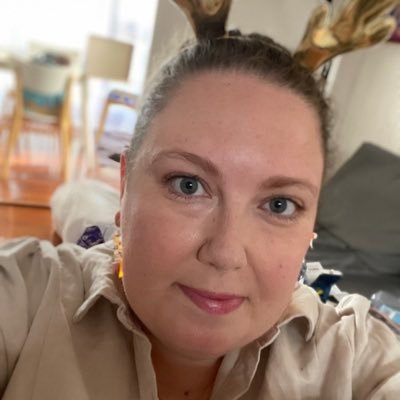 Tonii90's profile picture. she/her