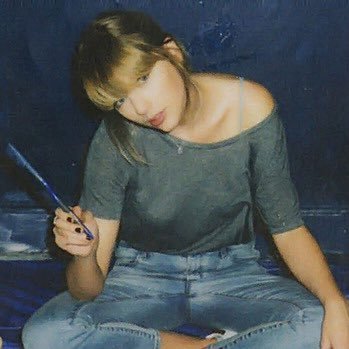 romcomswift's profile picture. i love romcoms + taylor swift.