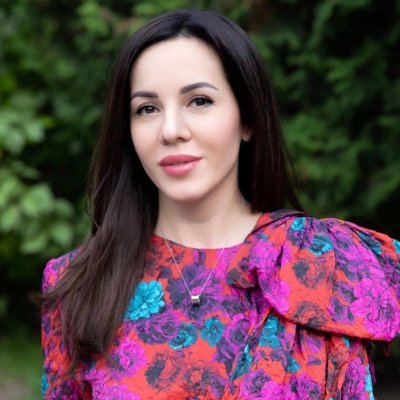 A warm hello and thank you to women who inspired me in the past, encourage and strengthen me today, and who will do even greater things in the future.