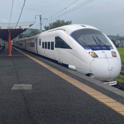 鉄道.航空.船舶が好きな大学生。乗り物垢はフォロバー100、無言フォロー失礼します。鉄道以外に航空祭に行く人。一眼レフ📸〚Canon Kiss X7〛様々なとこで撮ってます。推し:小田急ロマンスカー。 航空はfukベース #鉄道 #ブルーインパルス #戦闘機(他)ポケモンGO モンスト等ゲームやってます!