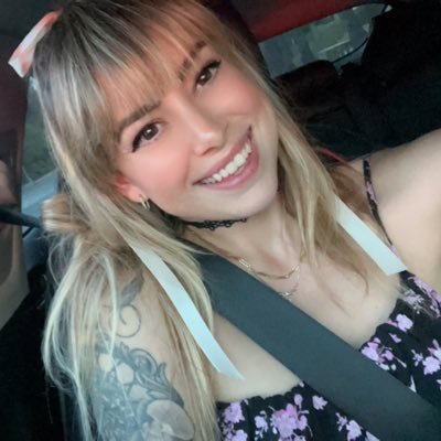 Call me Calii 🌹 |•| Life through a lens🖤🤙🏻 |•| Film 🎞 & Digital 📸 |•| Ig : calii.shoots
