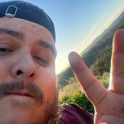 itsaaronbabyyy's profile picture. Could bench 350 if I wanted to