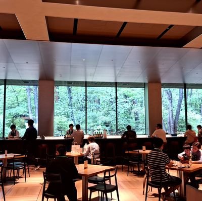 ウイスキーのセミナーに参加した事がきっかけで、ウイスキーの奥深さと面白さに気付きました。
皆様の投稿も参考にさせて頂いております。