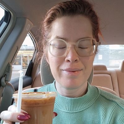 Technical Writer at @dequesystems | #a11y advocate | amateur CSS artist | I follow cats with Twitter accounts | probably drinking coffee ☕