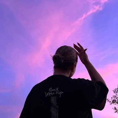 pattblue_'s profile picture. i’m so mad i’m not a vampire this is so weird fr 🖤