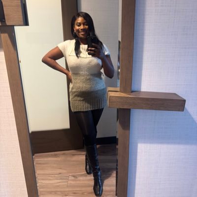 Linguist, Eminem’s wife in my head, Foodie, 5’8, and playful. For the record,I can be clingy and I like attention 😊😊😊loves cooking&shopping IG : iam_aanu